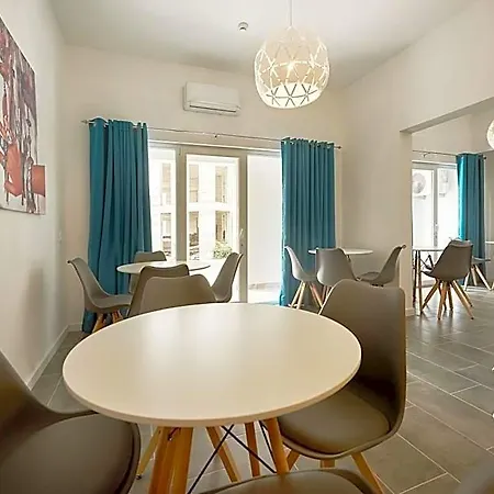Garni Larimar 4* Podgorica