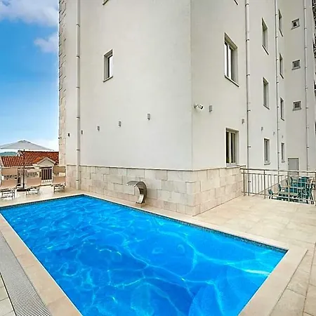Garni Larimar 4* Podgorica