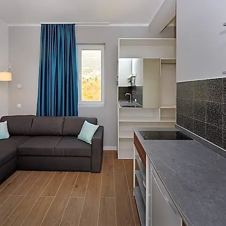 Garni Larimar 4* Podgorica
